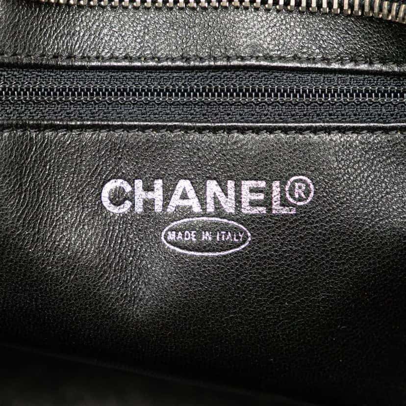Chanel Caviar Medallion Tote Black Leather Good condition - Box View