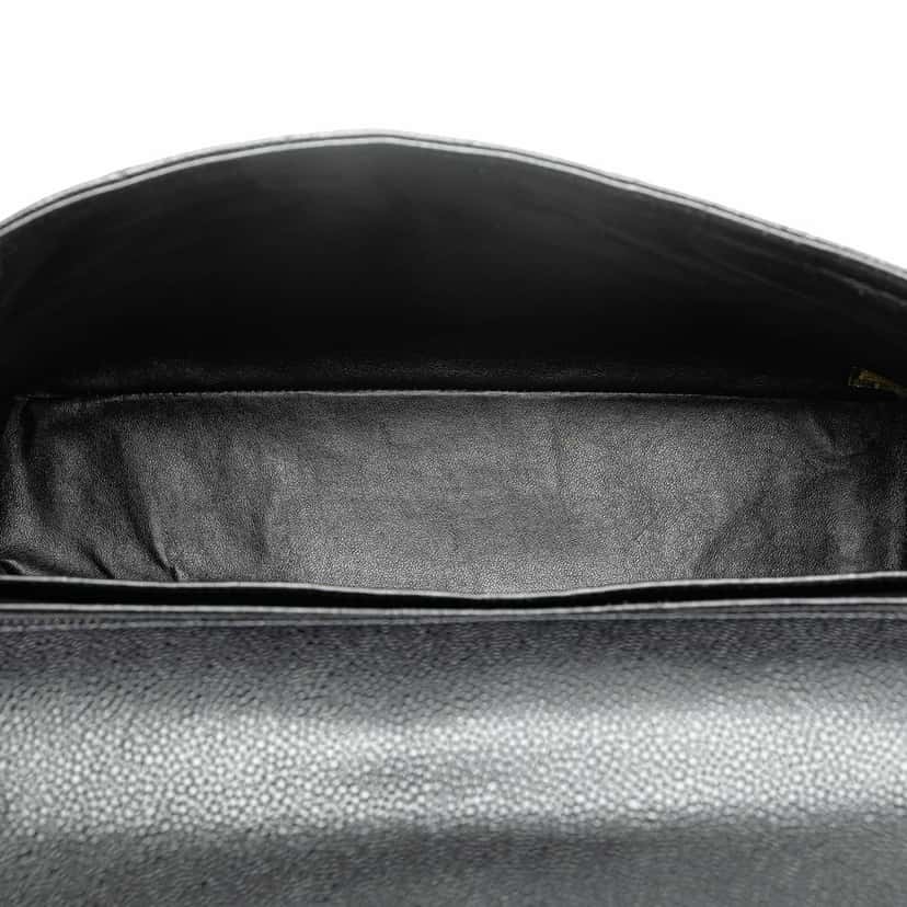 Chanel Maxi Classic Caviar Single Flap Black Leather Good condition - Model View