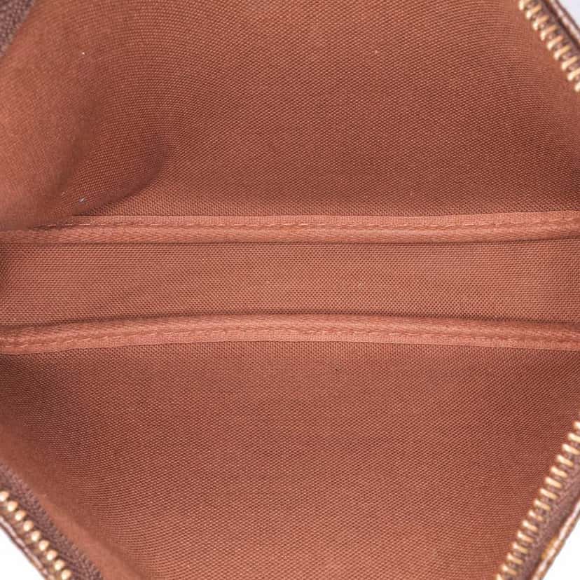 Louis Vuitton Monogram Pochette Accessoires Brown Canvas Good condition - Model View