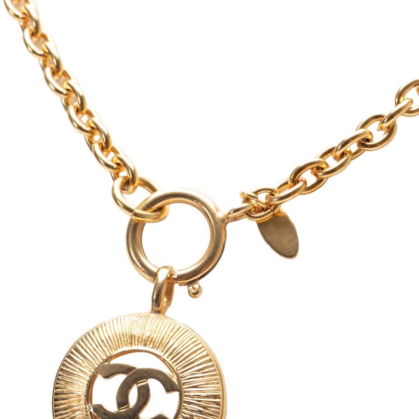 Chanel Gold Plated CC Round Pendant Necklace Gold Metal Good condition - Back View