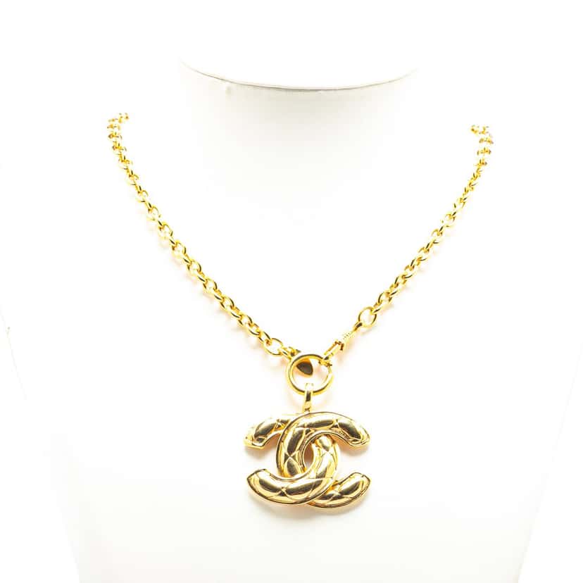 Chanel Gold Plated Quilted CC Pendant Necklace Gold Metal Good condition - Box View