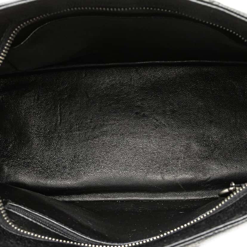 Chanel Caviar Medallion Tote Black Leather Good condition - Model View