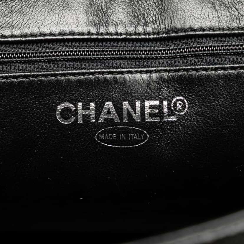Chanel Caviar Medallion Tote Black Leather Good condition - Box View