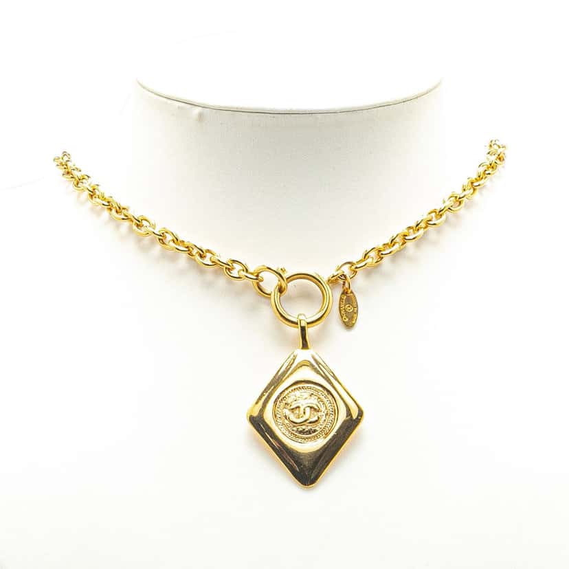 Chanel Gold Plated CC Diamond Shape Pendant Necklace Gold Metal Good condition - Box View