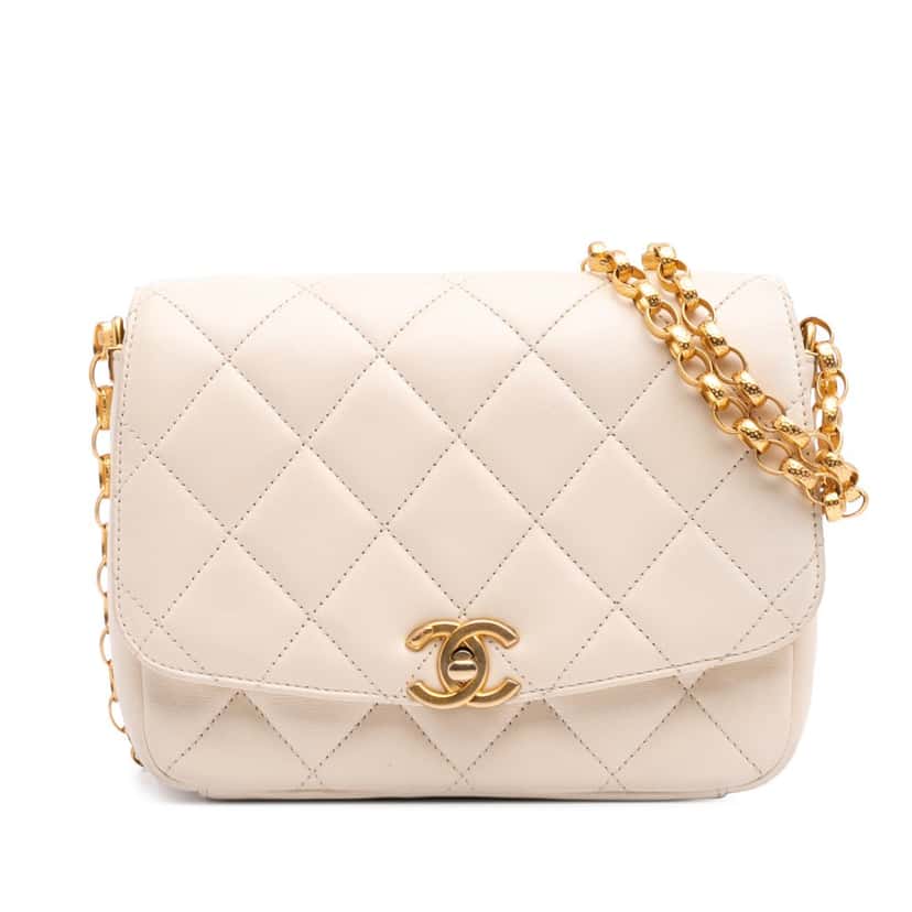 Chanel Medium Quilted Lambskin CC Coin Flap White Leather Good condition - Front View