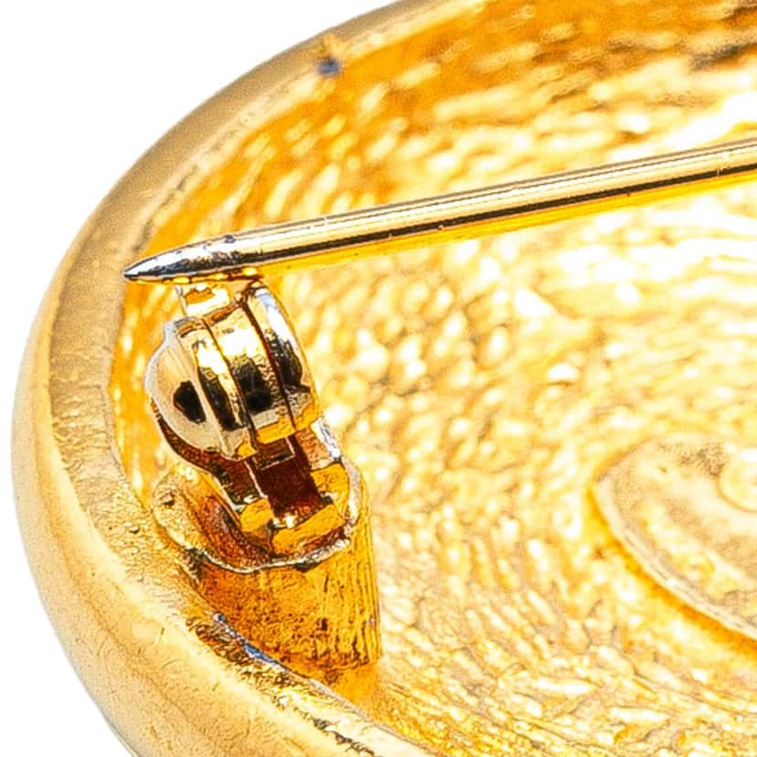 Chanel Gold Plated CC Round Brooch Gold Metal Good condition - Model View