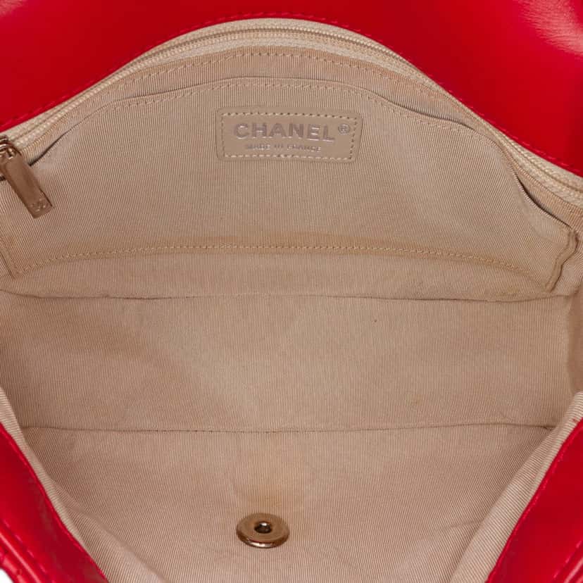 Chanel Medium Perforated Lambskin Punch Flap Red Leather Good condition - Model View