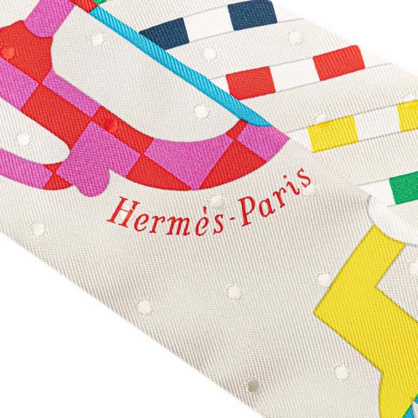 Hermès Bouclerie Moderne Plumetis Silk Twilly Scarf White Silk Very good condition - Back View