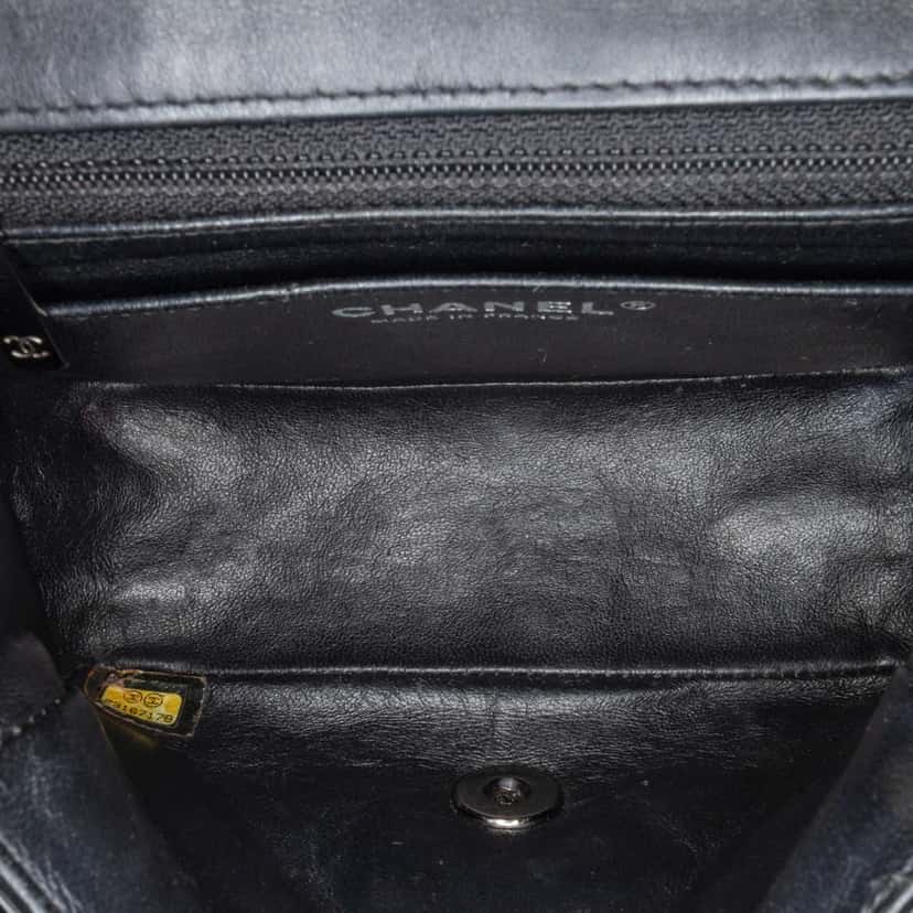 Chanel Mini Square Classic Patent Single Flap Black Leather Good condition - Model View