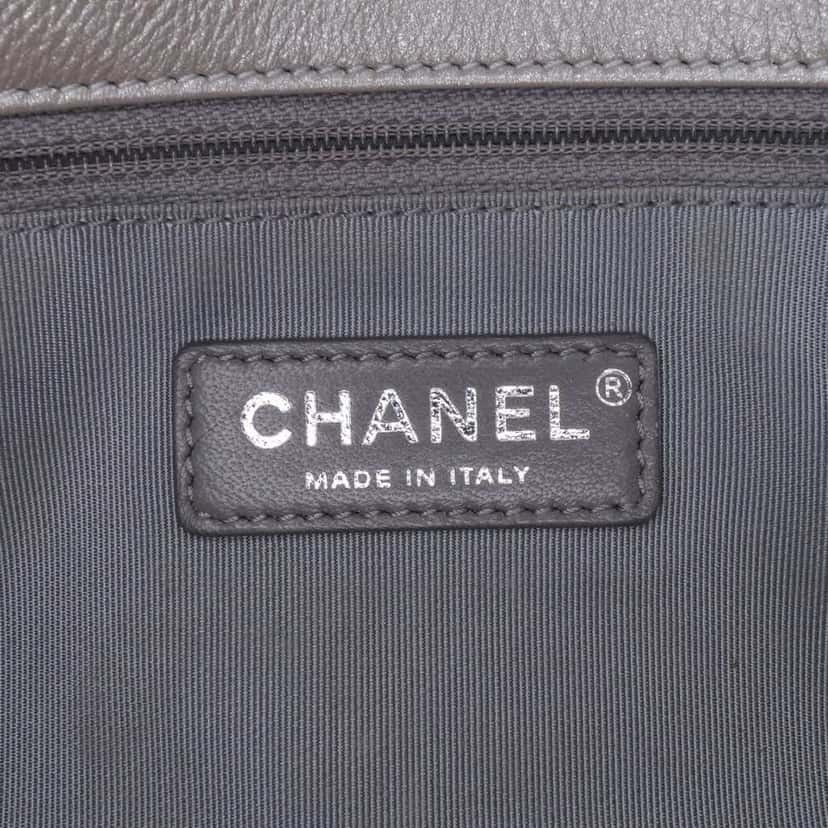 Chanel Medium Chevron Calfskin Stud Wars Flap Silver Leather Good condition - Box View