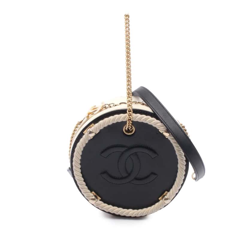Chanel Crumpled Calfskin En Vogue Round Bag Black Leather Good condition - Back View