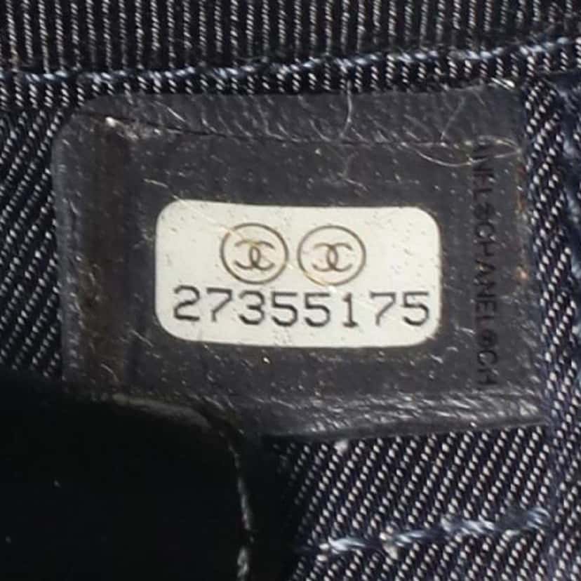 Chanel Crumpled Calfskin En Vogue Round Bag Black Leather Good condition - Box View