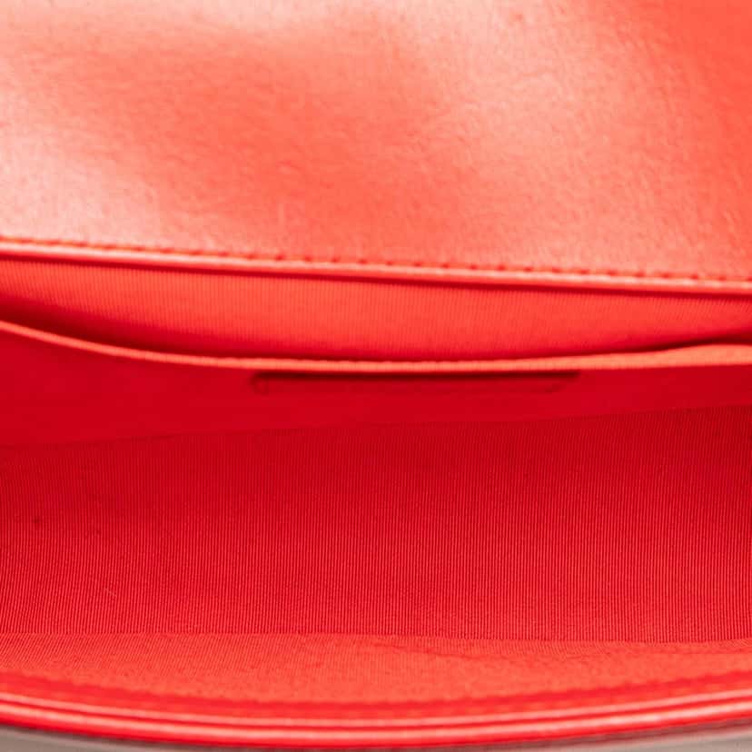 Chanel Old Medium Bicolor Quilted Lambskin and Rubber Boy Flap Red Leather Good condition - Model View