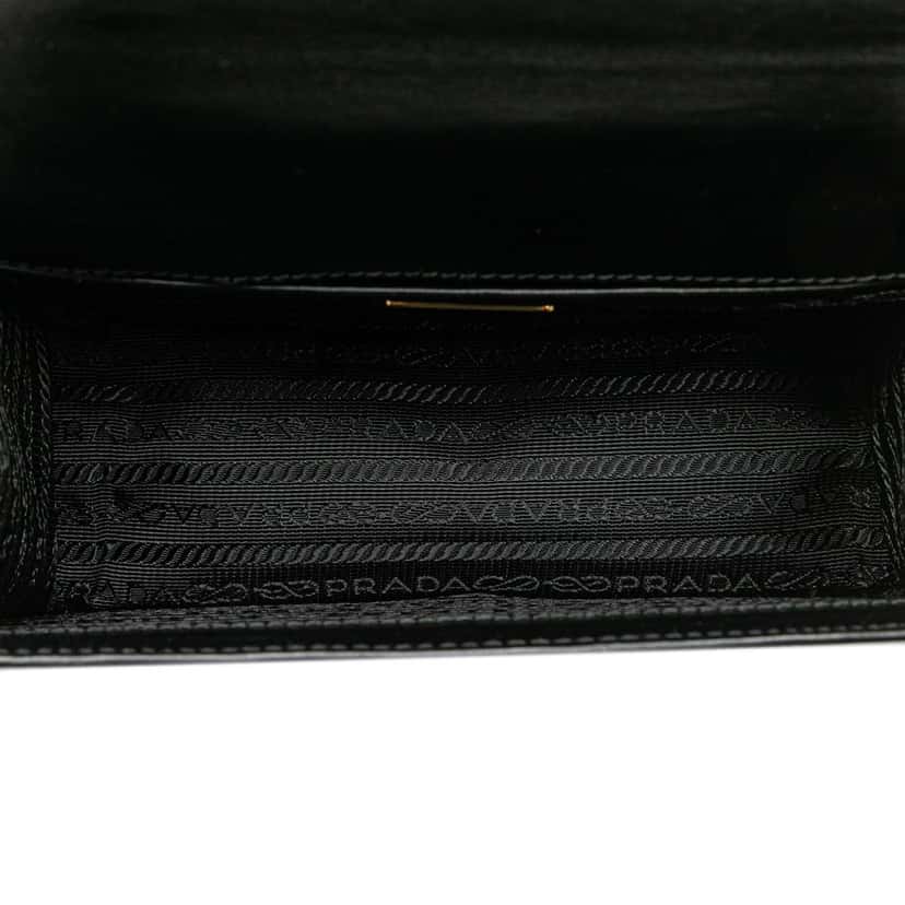 Prada Saffiano Lux Chain Crossbody Black Leather Good condition - Model View
