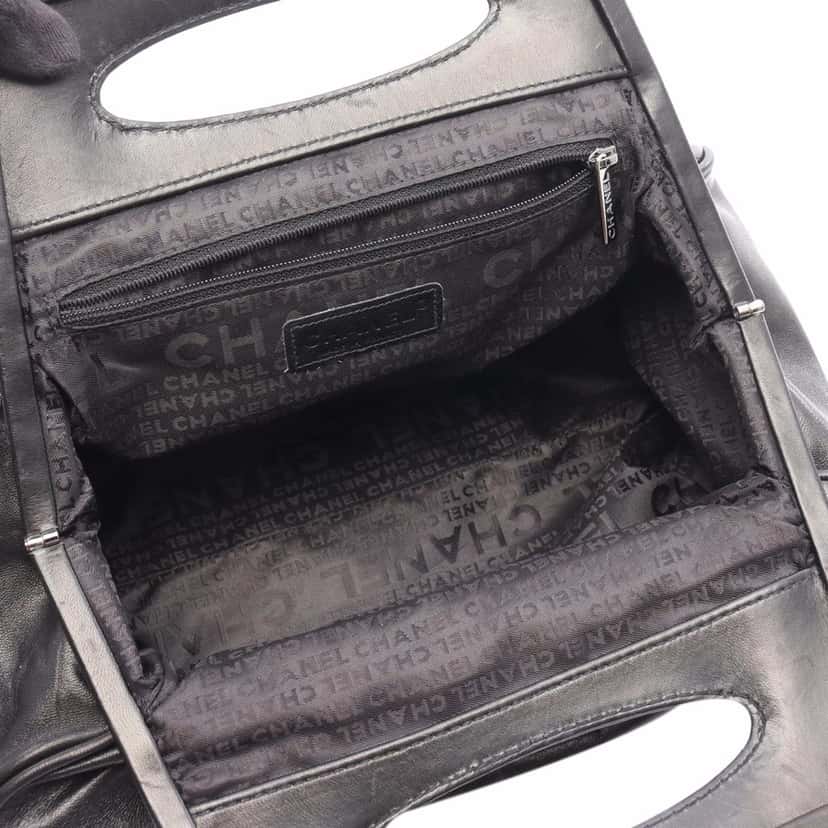 Chanel Lambskin Camellia Top Handle Frame Bag Black Leather Good condition - Inside View