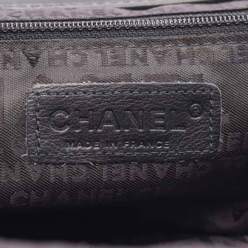 Chanel Lambskin Camellia Top Handle Frame Bag Black Leather Good condition - Model View