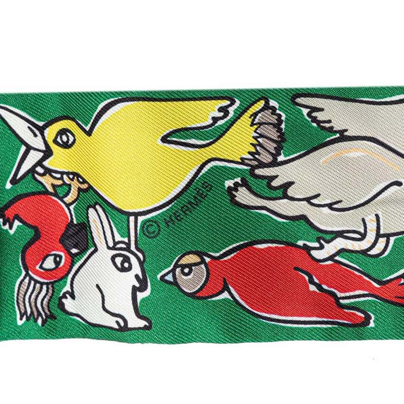 Hermès Mille et Un Lapins Silk Twilly Scarf Green Silk Very good condition - Model View