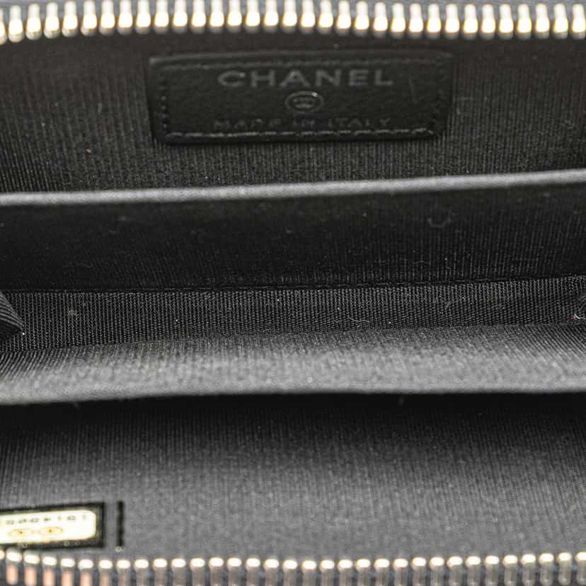 Chanel CC Quilted Calfskin Wild Stitch Zip Coin Purse Black Leather Good condition - Model View