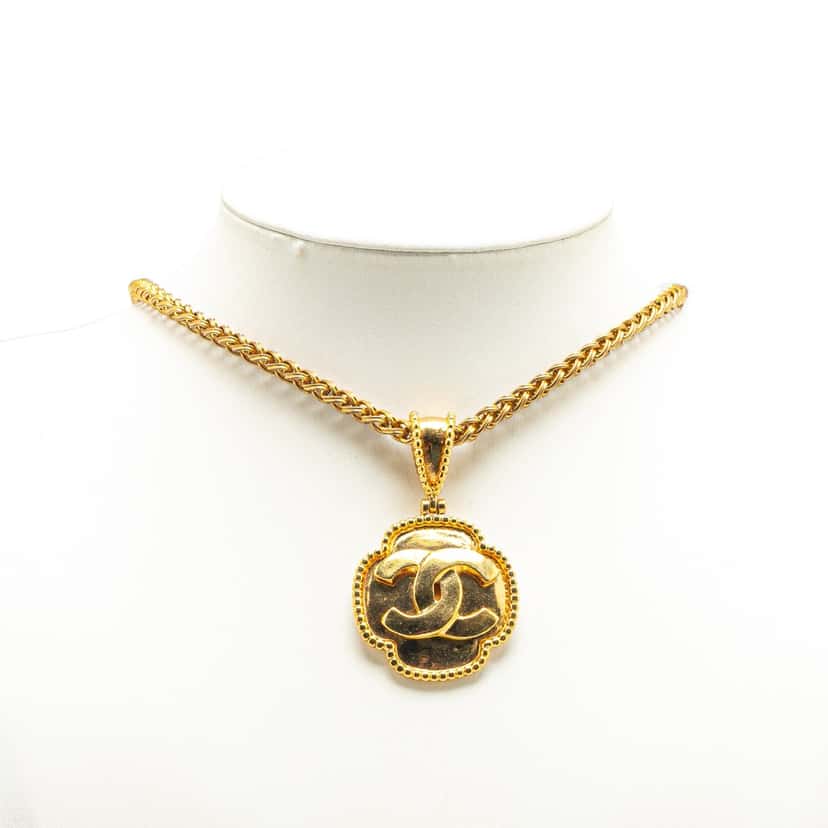 Chanel Gold Plated CC Medallion Clover Pendant Necklace Gold Metal Good condition - Box View
