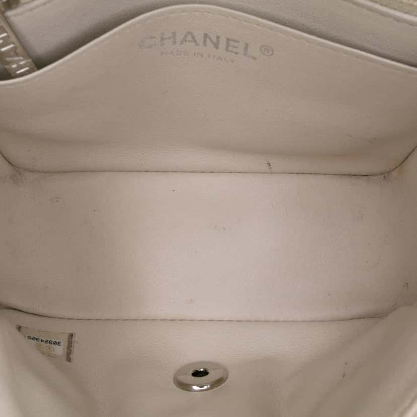 Chanel Mini Square Classic Chevron Lambskin Single Flap White Leather Good condition - Model View