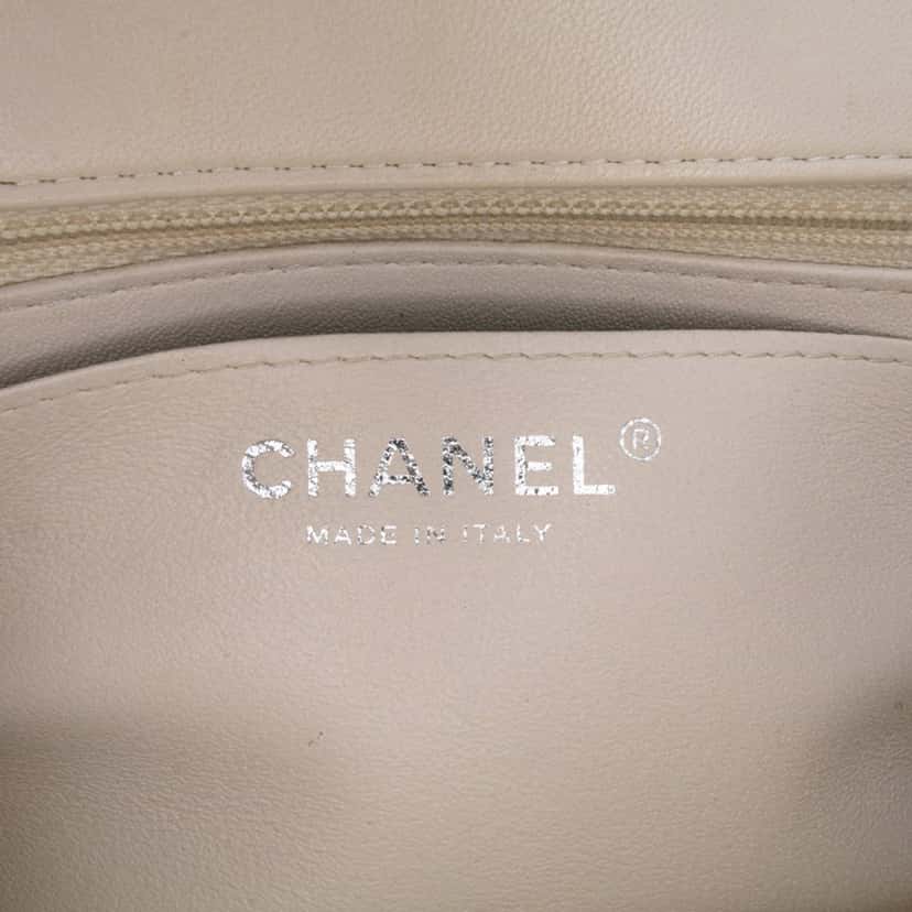 Chanel Mini Square Classic Chevron Lambskin Single Flap White Leather Good condition - Box View