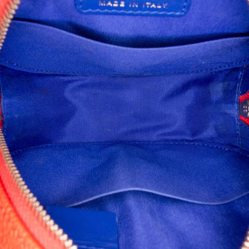 Chanel Tricolor Caviar CC Filigree Round Crossbody Blue Leather Good condition - Model View