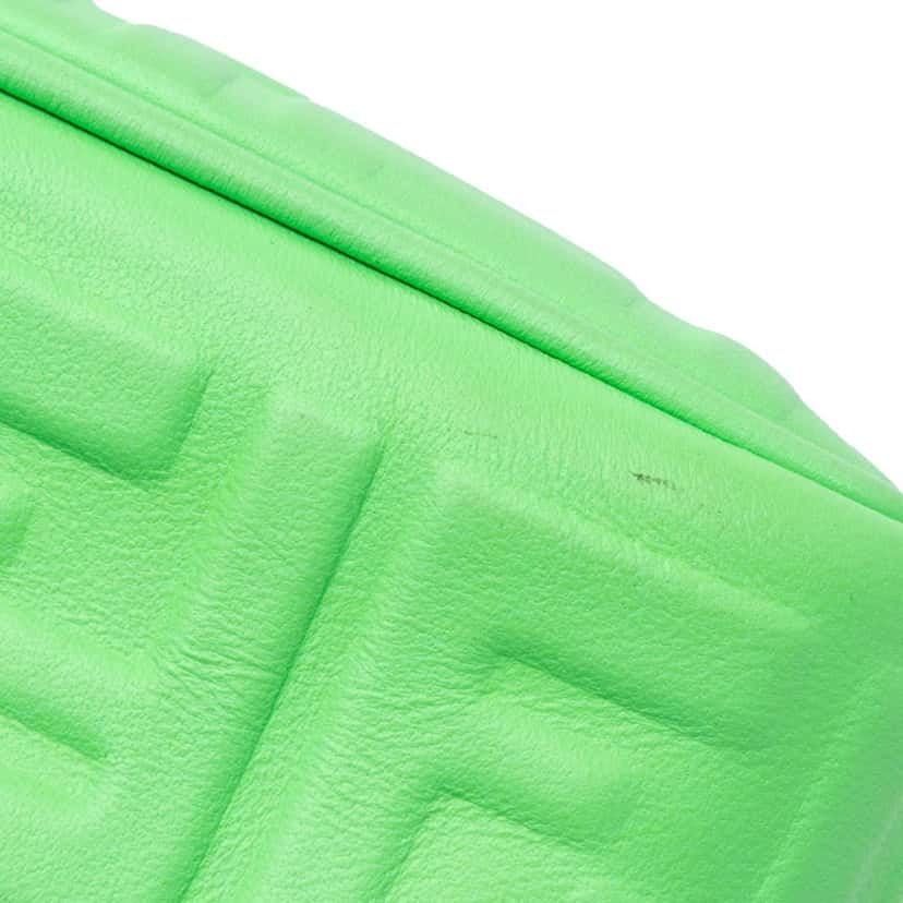 Fendi Zucca Embossed Leather Chain Midi Baguette Green Leather Very good condition - Model View