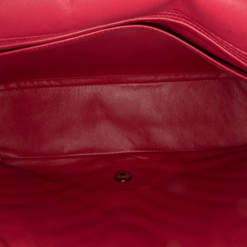 Chanel Maxi Classic Chevron Lambskin Single Flap Pink Leather Good condition - Model View