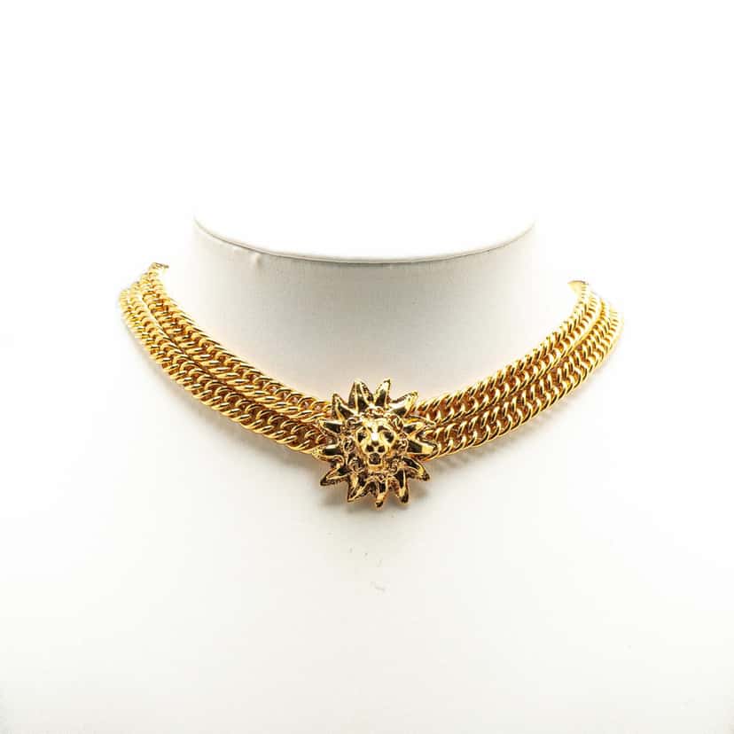Chanel Gold Plated Lion Head Choker Necklace Gold Metal Good condition - Model View