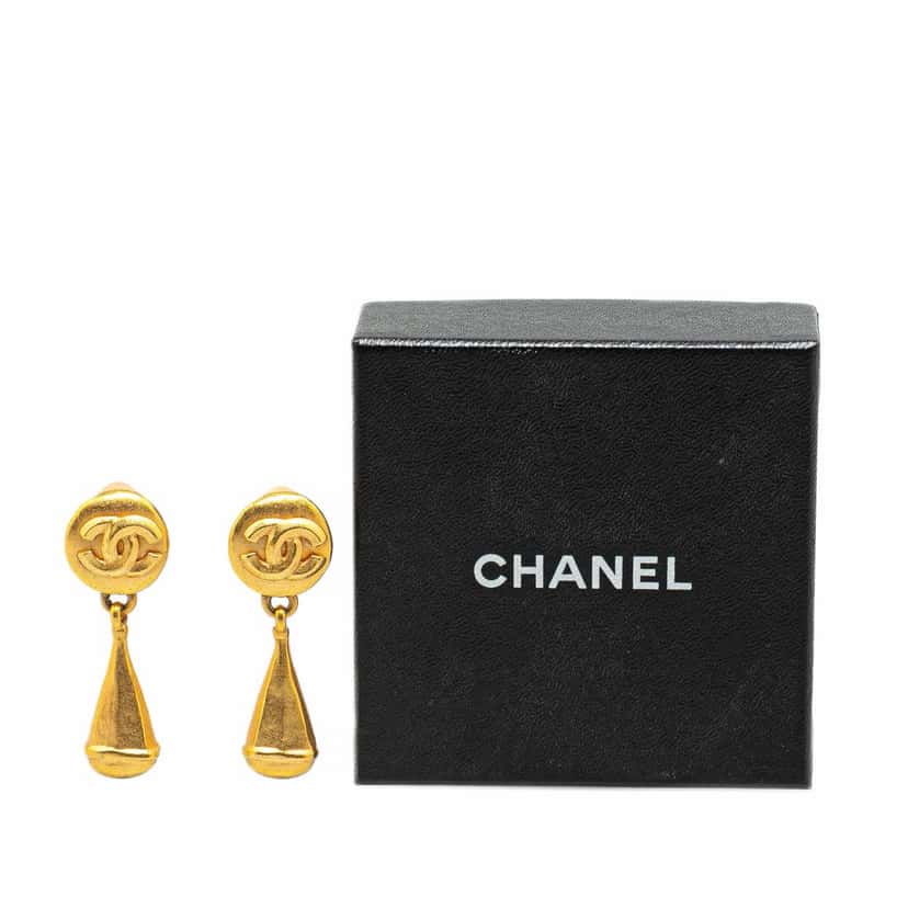 Chanel Gold Plated CC Teardrop Clip On Earrings Gold Metal Good condition - Model View