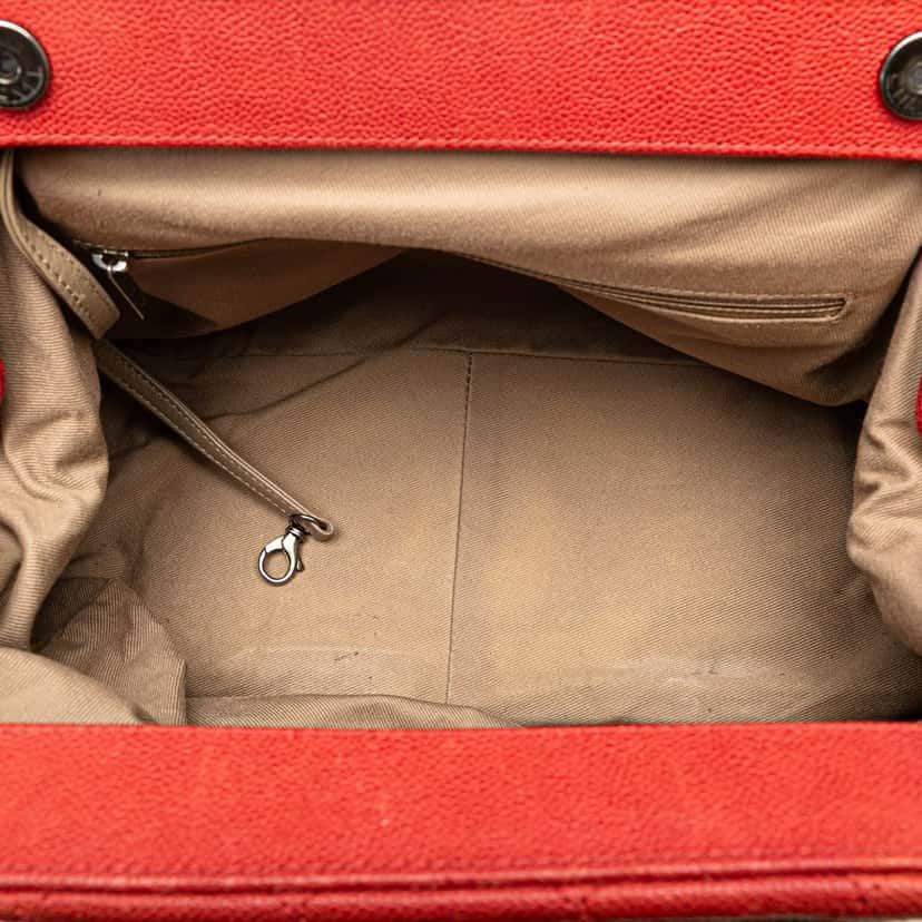 Chanel Medium Quilted Caviar Frame Tote Red Leather Good condition - Model View