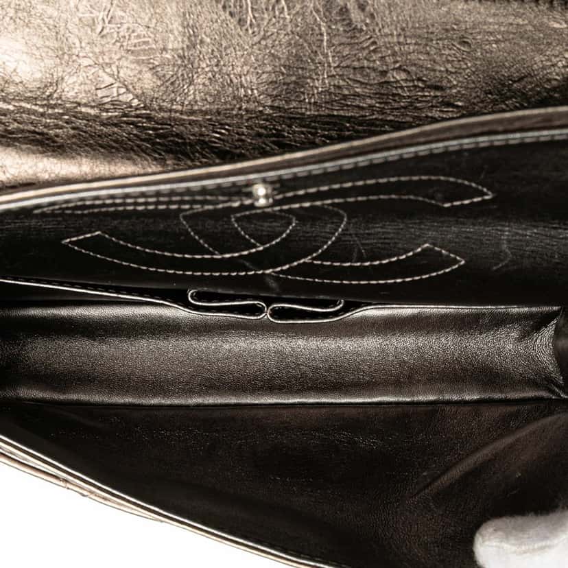 Chanel Reissue 2.55 Aged Metallic Calfskin Double Flap 225 Brown Leather Good condition - Model View