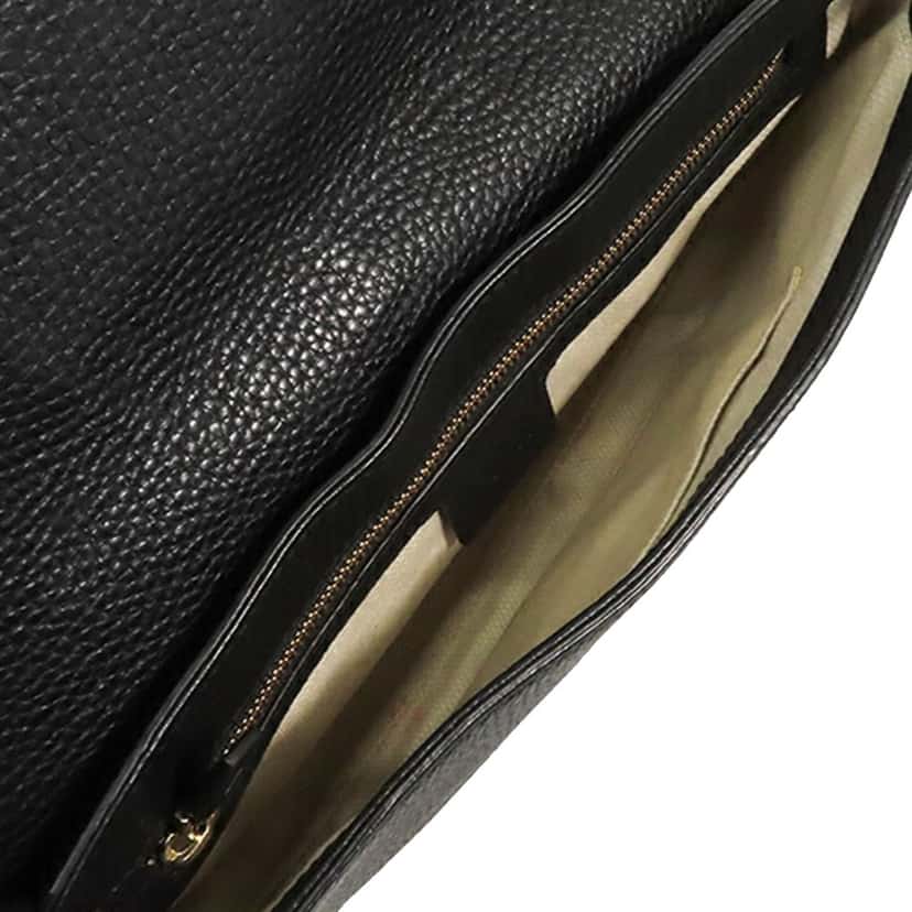 Gucci Medium Leather Soho Chain Flap Crossbody Black Leather Good condition - Model View
