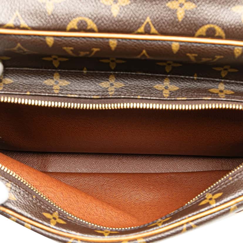 Louis Vuitton Monogram Nil Crossbody Brown Canvas Good condition - Model View
