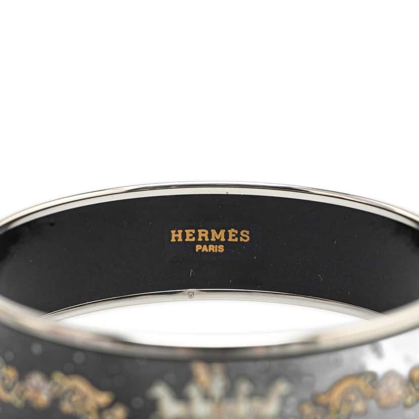 Hermès Wide Enamel Printed Horse Motif Bracelet Black Good condition - Model View