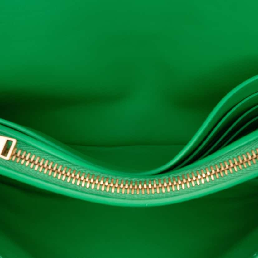 Bottega Veneta Nappa Intrecciato Studded Wallet On Strap Green Leather Good condition - Model View