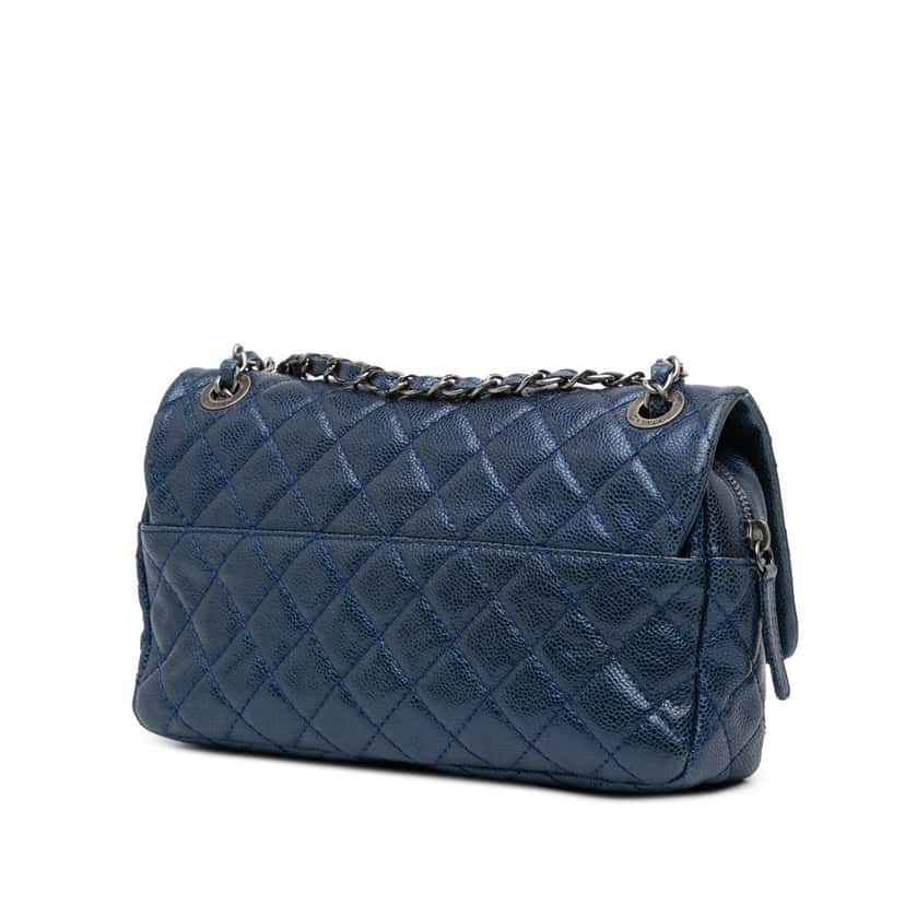 Chanel Medium Quilted Iridescent Caviar Easy Flap Blue Leather Good condition - Back View