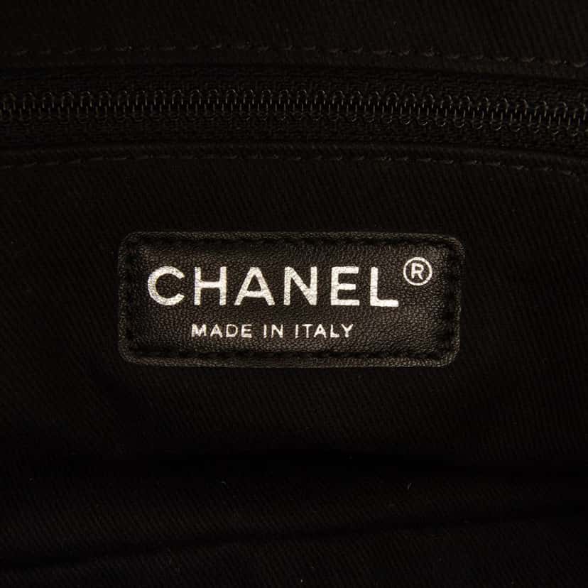 Chanel Medium Quilted Iridescent Caviar Easy Flap Blue Leather Good condition - Box View