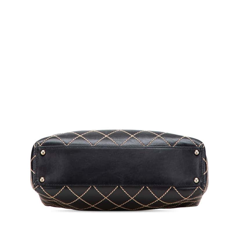 Chanel Medium CC Calfskin Wild Stitch Tote Black Leather Good condition - Inside View
