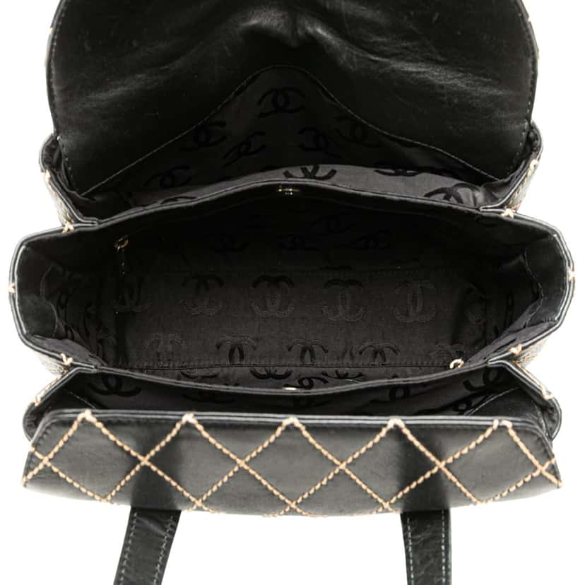 Chanel Medium CC Calfskin Wild Stitch Tote Black Leather Good condition - Model View