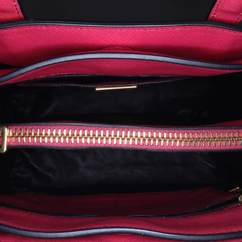 Prada Saffiano Soft Triple Pocket Tote Pink Leather Good condition - Model View