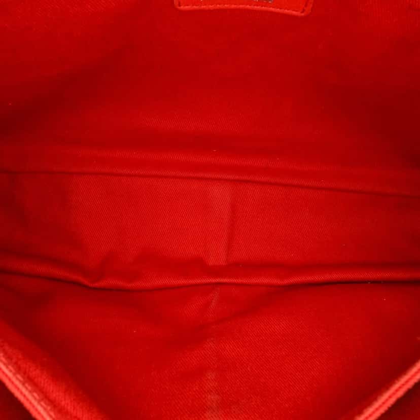 Chanel Medium Grained Calfskin Natural Beauty Flap Red Leather Good condition - Model View