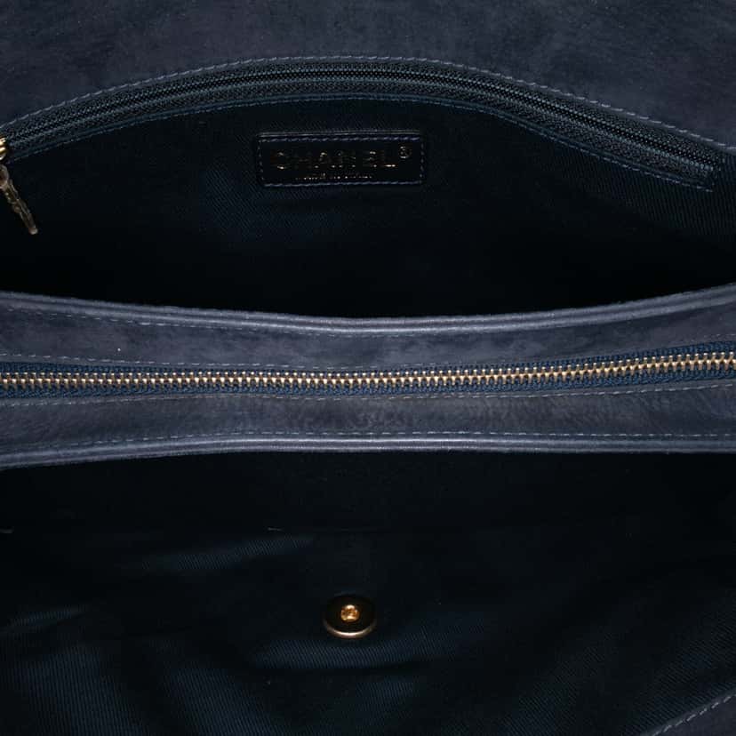 Chanel Jumbo Quilted Calfskin Triple Stitched Flap Blue Leather Good condition - Model View