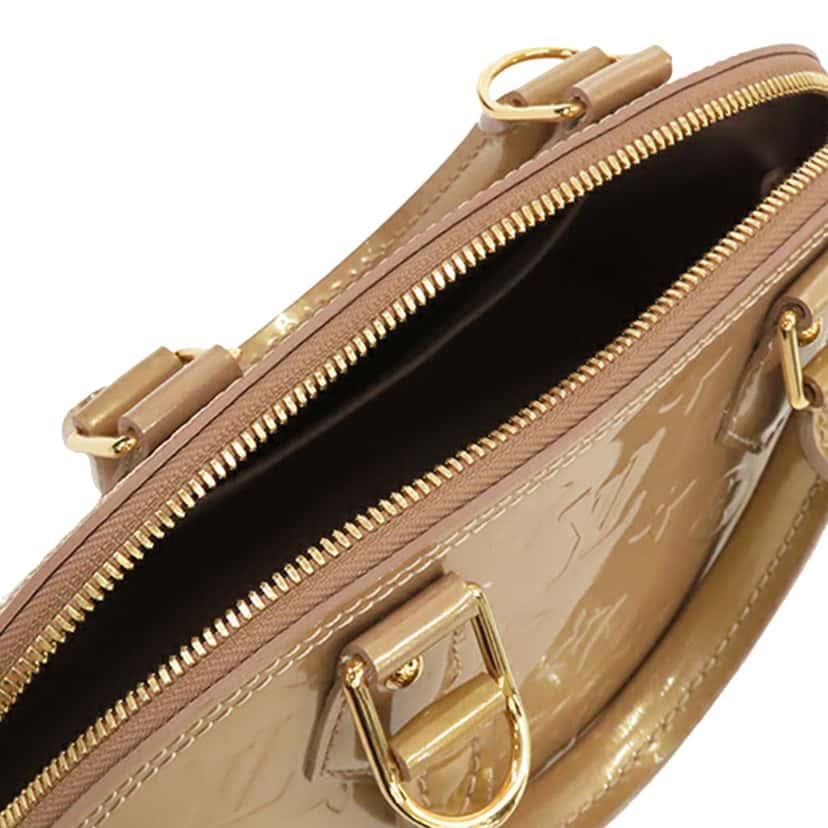 Louis Vuitton Monogram Vernis Alma BB Gold Leather Good condition - Model View
