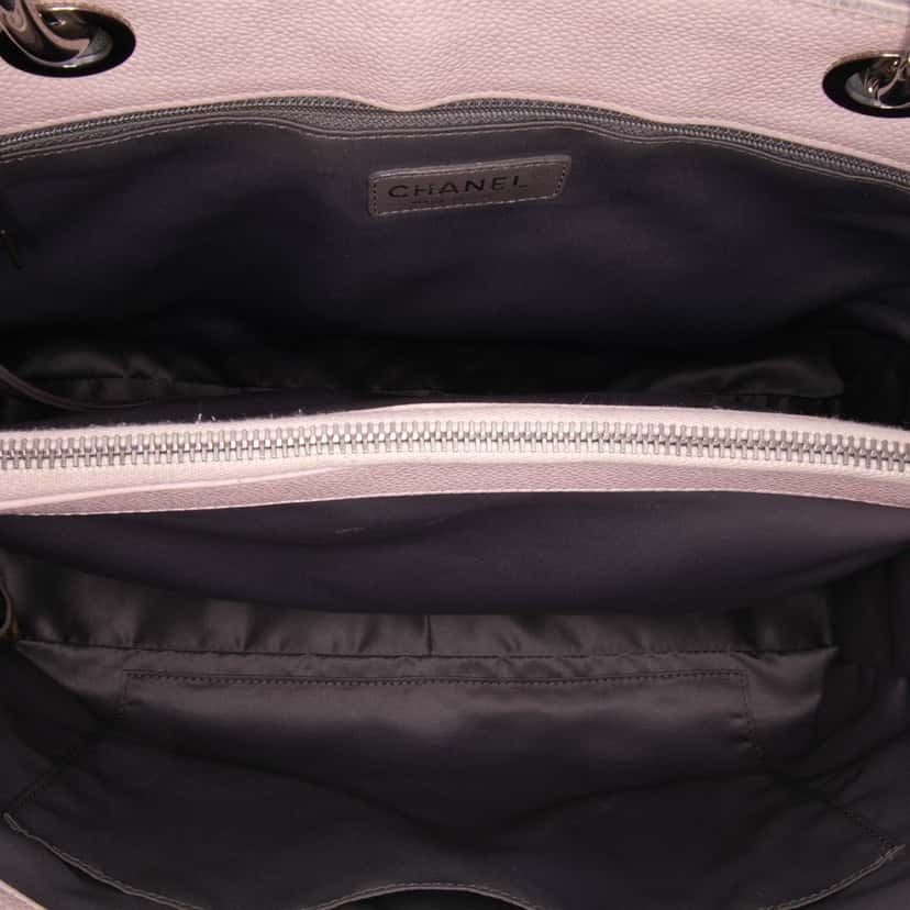 Chanel Caviar Grand Shopping Tote Pink Leather Good condition - Model View