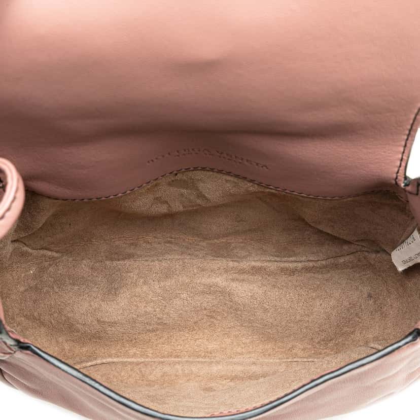 Bottega Veneta Small Nappa Intrecciato Nodini Flap Pink Leather Good condition - Model View