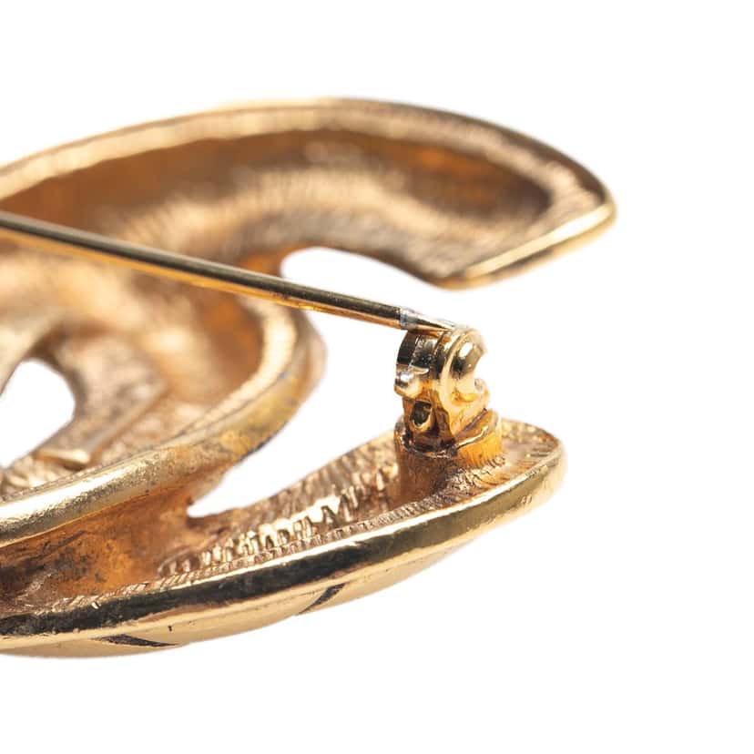 Chanel Gold Plated CC Quilted Brooch Gold Metal Good condition - Model View
