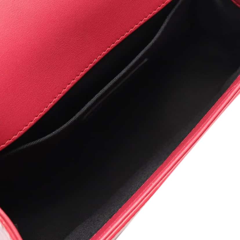 Chanel Small Quilted Patent and Acrylic Boy Flap Pink Leather Good condition - Inside View