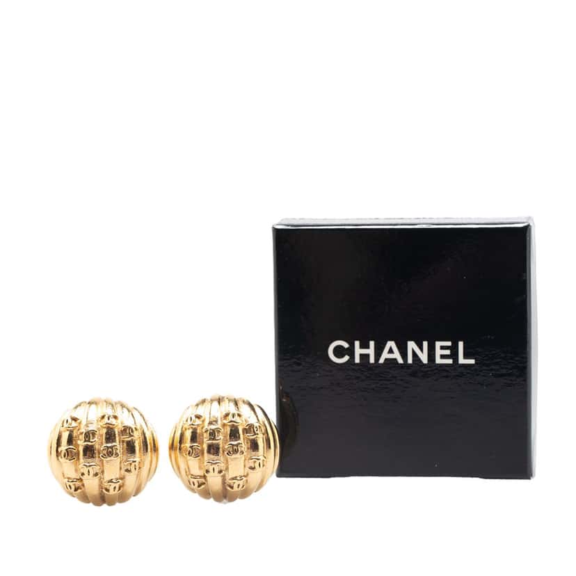 Chanel Gold Plated CC Dome Clip On Earrings Gold Metal Good condition - Model View