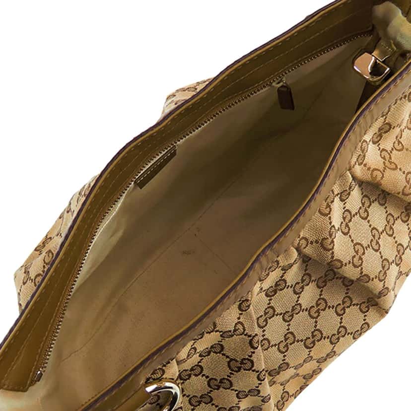 Gucci GG Canvas Sukey Crossbody Brown Canvas Good condition - Model View